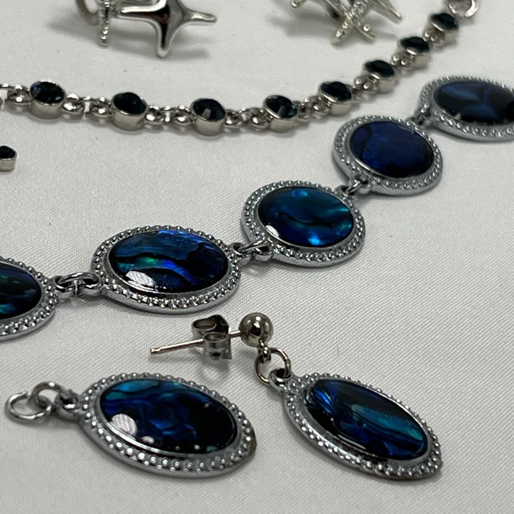 Vintage mixed lot of Silver tone, and Rhinestone Jewelry. 15 pcs. - Picture 4 of 8